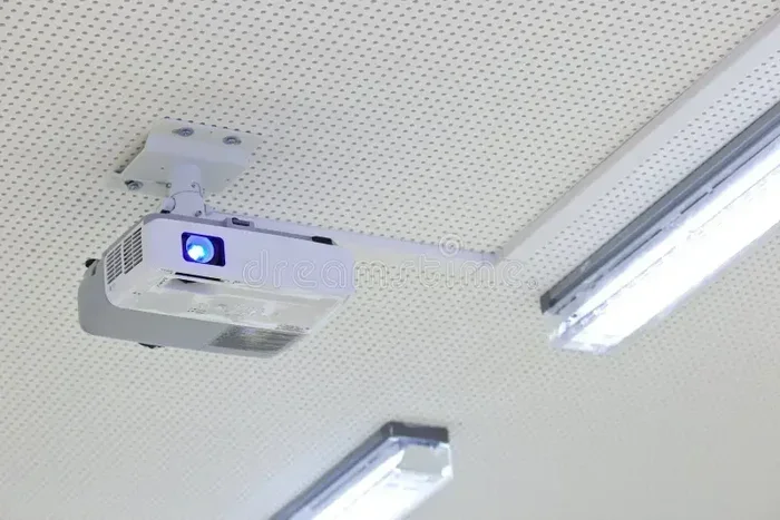 Are Overhead Projectors Still Used in Modern Classrooms