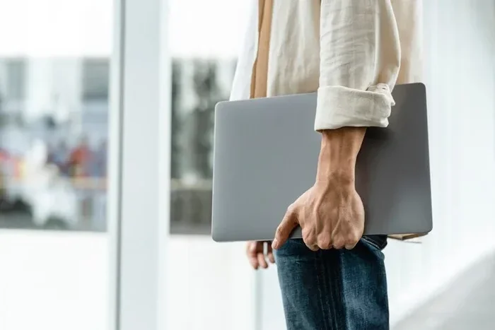 Can I Carry My Laptop Without A Sleeve And Ruin It