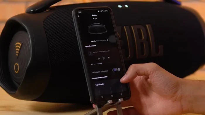 Can I Connect My Phone To A Boombox And Stream Music