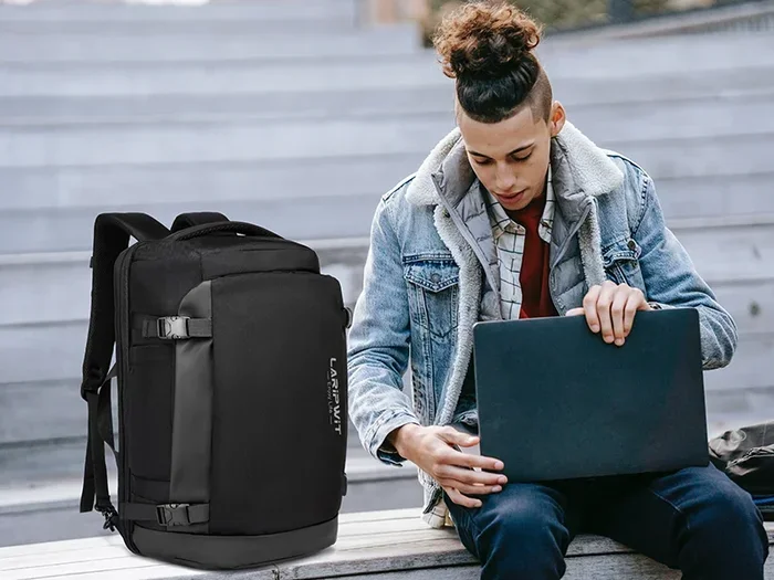 Can I Bring A Backpack And Laptop Bag On A Plane Today